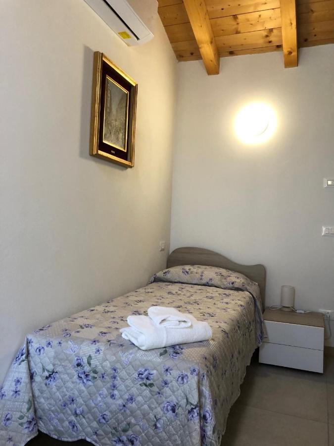 La Casa Della Ada Otel Castelnuovo del Garda Dış mekan fotoğraf